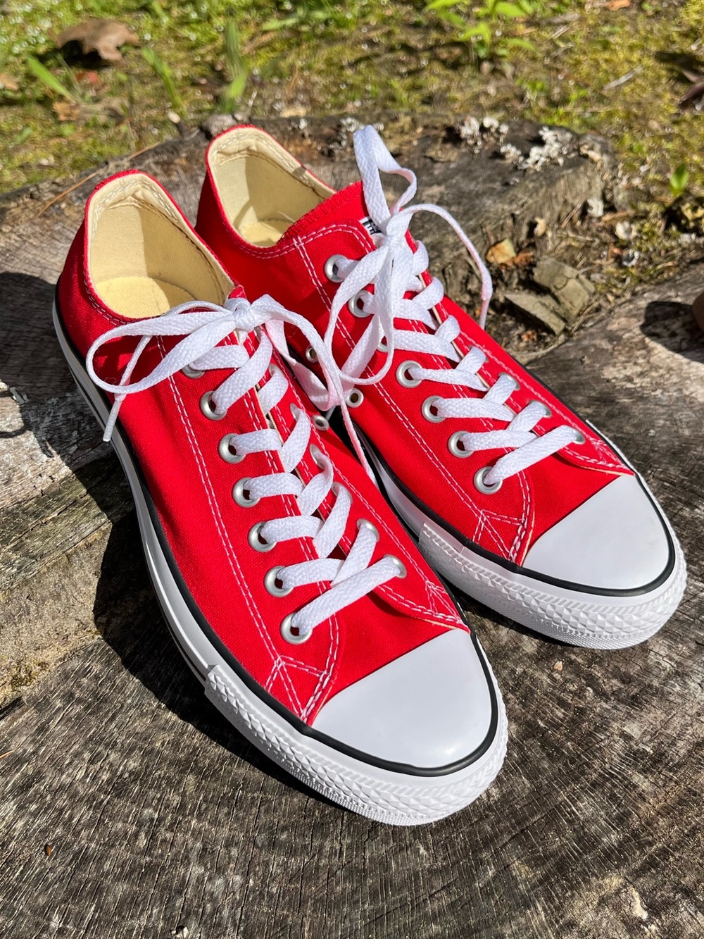 Converse Chuck Taylor All Star Low Top Canvas Lace-Up Sneakers Red Men’s Size 9